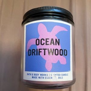 Ocean smelling candle